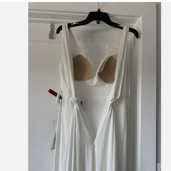 NWT $298 Mac Duggal Cowl Back Surplice Knit Gown in White Size 6 - Picture 5 of 10